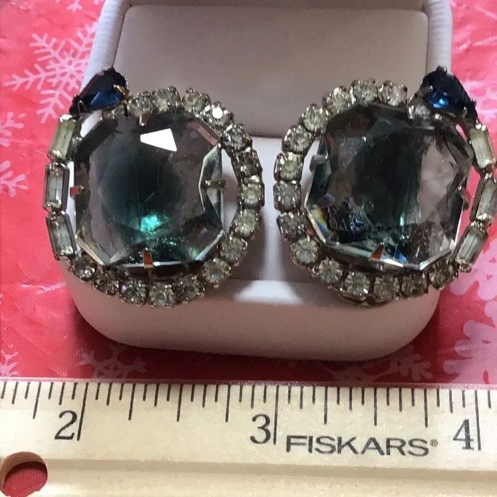 Vintage blue Givre Chrystal and rhinestone clip on earrings
